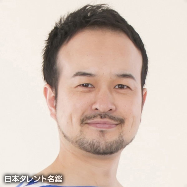 足立　信彦