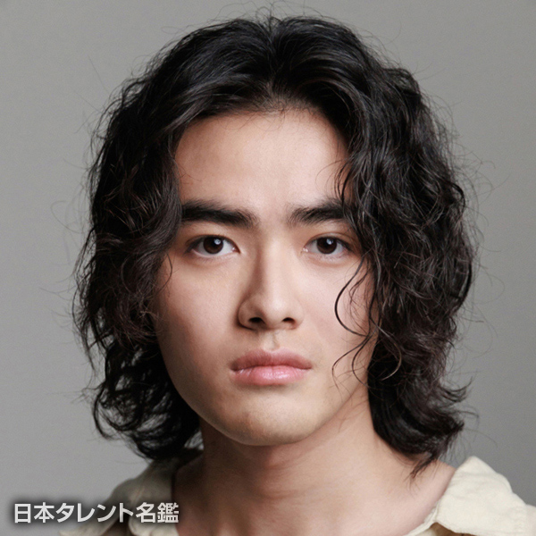 加部　亜門