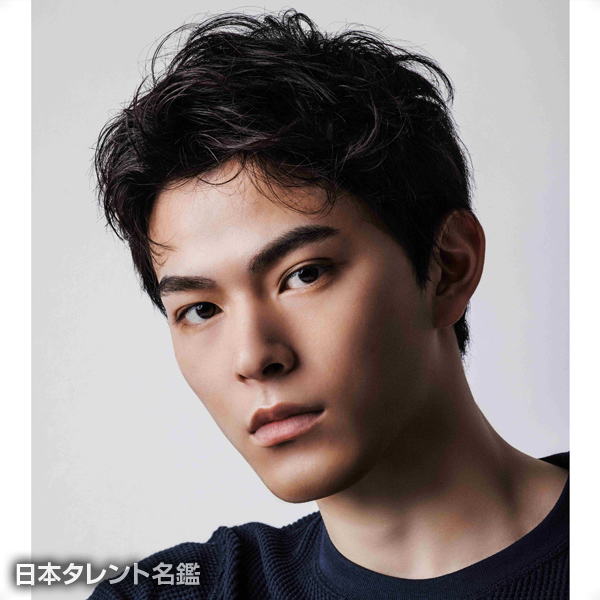 松大　航也