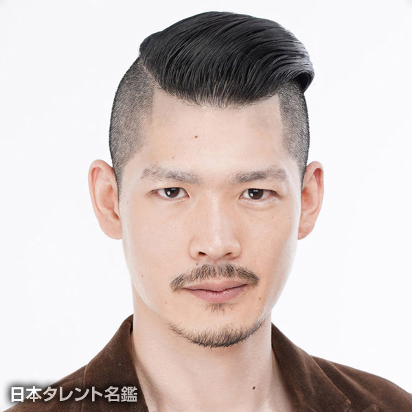 紺崎　真紀