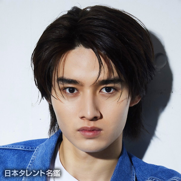 藤岡 真威人