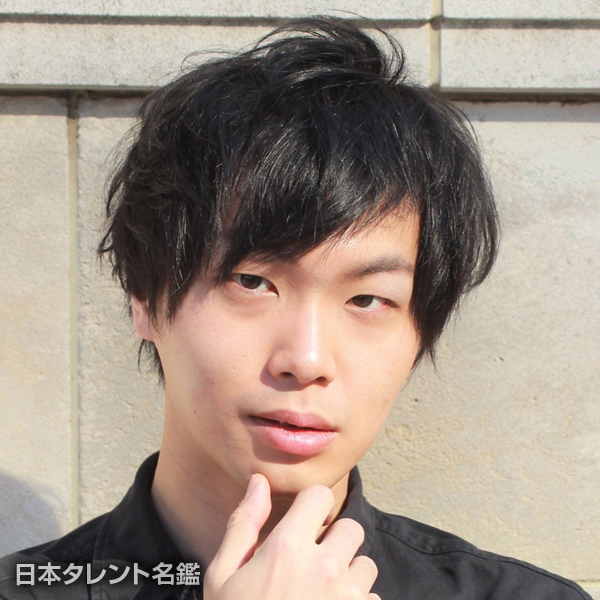 越中　優人