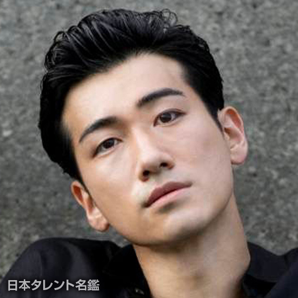 小栗　基裕