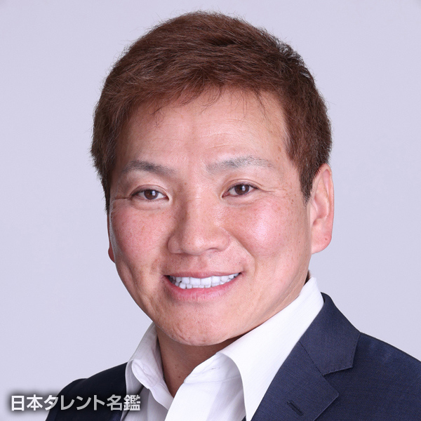 滝　航也