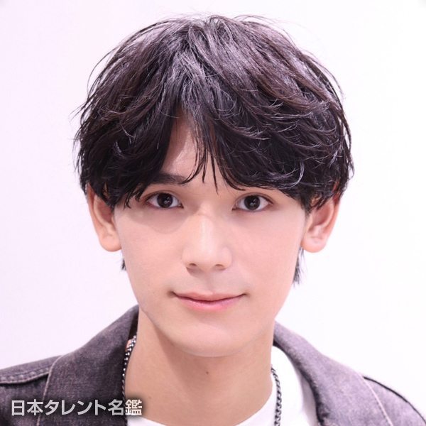 山根　亮
