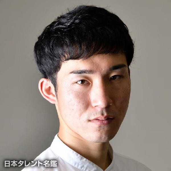 川村　昂志