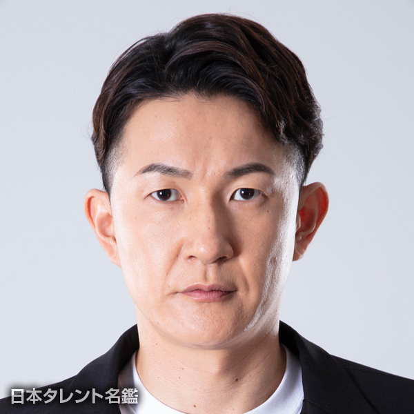 川村　卓也