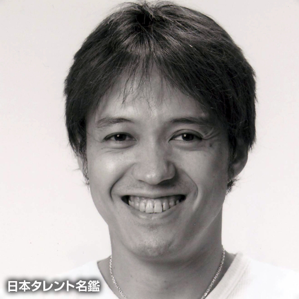 荒井　靖雄