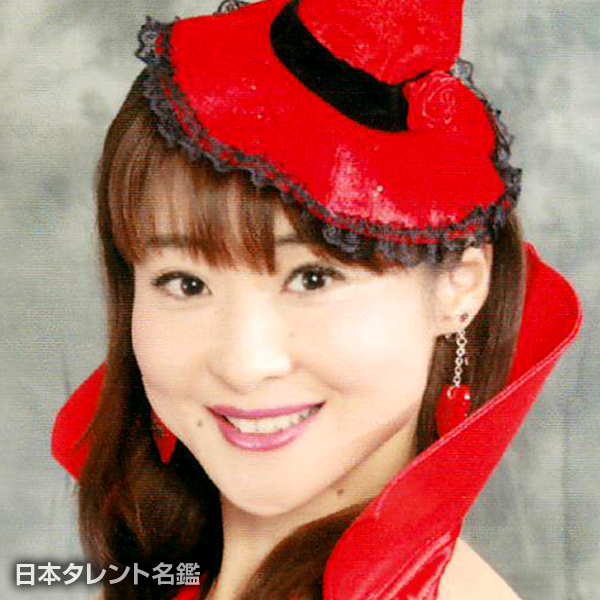 瞳　ナナ