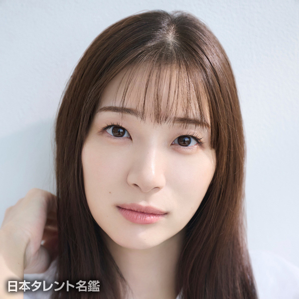 足立　梨花