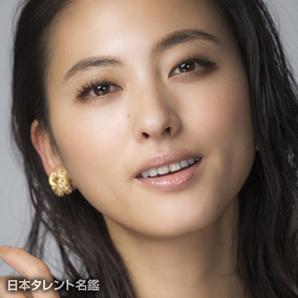 尾形　沙耶香