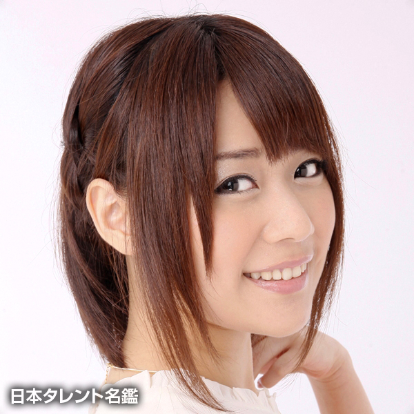 持月　玲依
