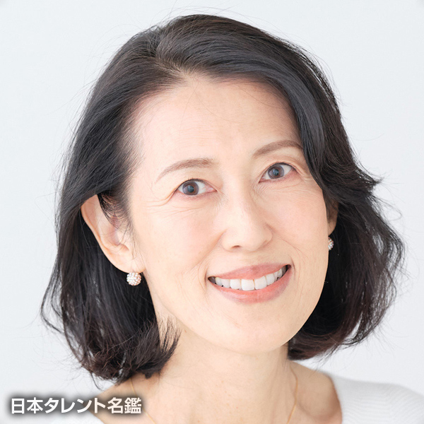 小河　万以子