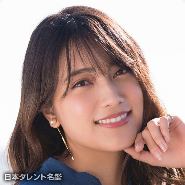 入山　杏奈