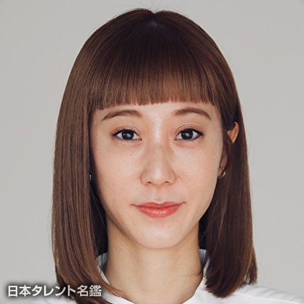 内田　靖子