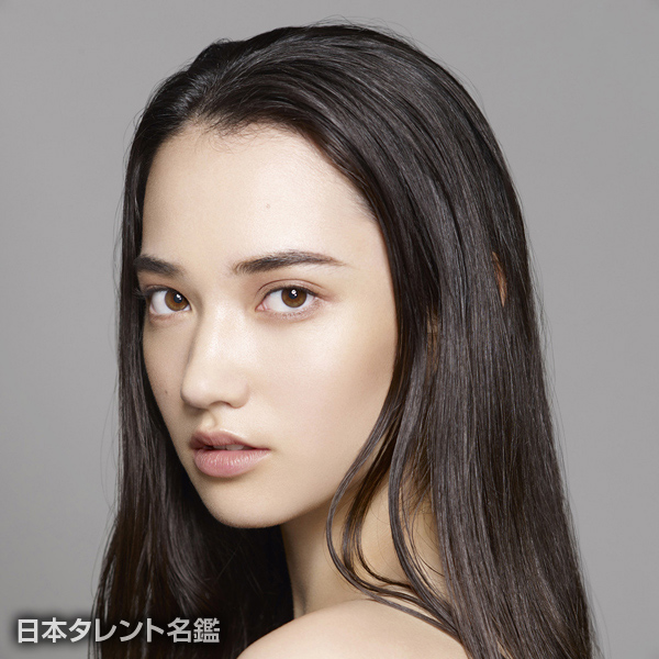 朝比奈　ニコラ