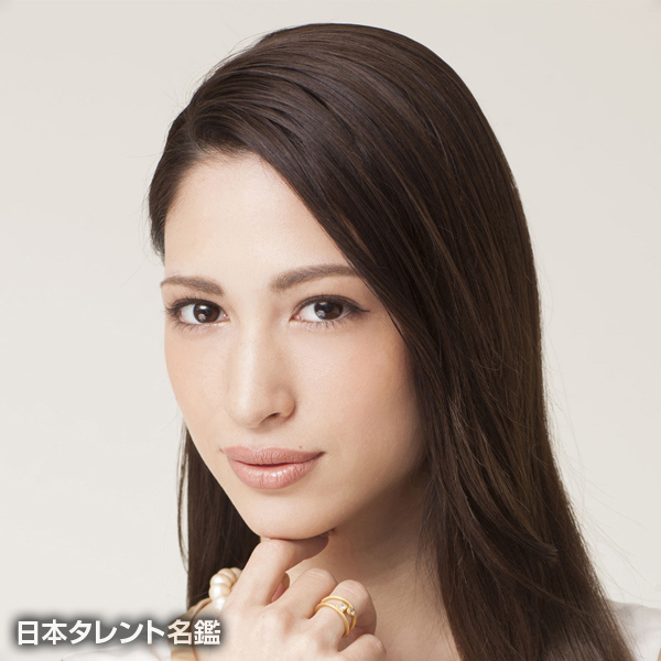 Julia Minatoya