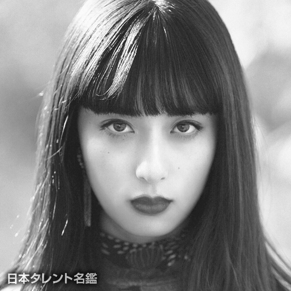 助川　恵里佳