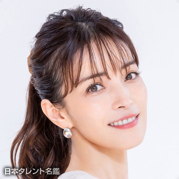 知念 里奈